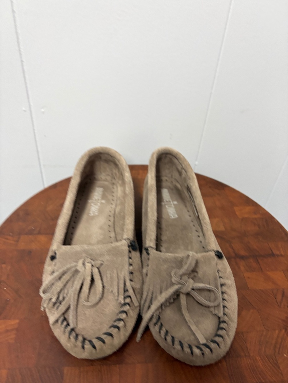 Minnetonka Kilty Suede Moccasins Light Brown Women's Size 6